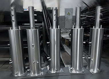 數(shù)控車床。CNC 數(shù)控銑床精密加工